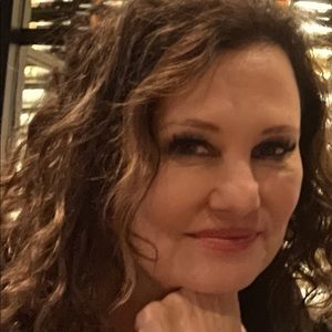 Meet Your Posher; Teri Moss.